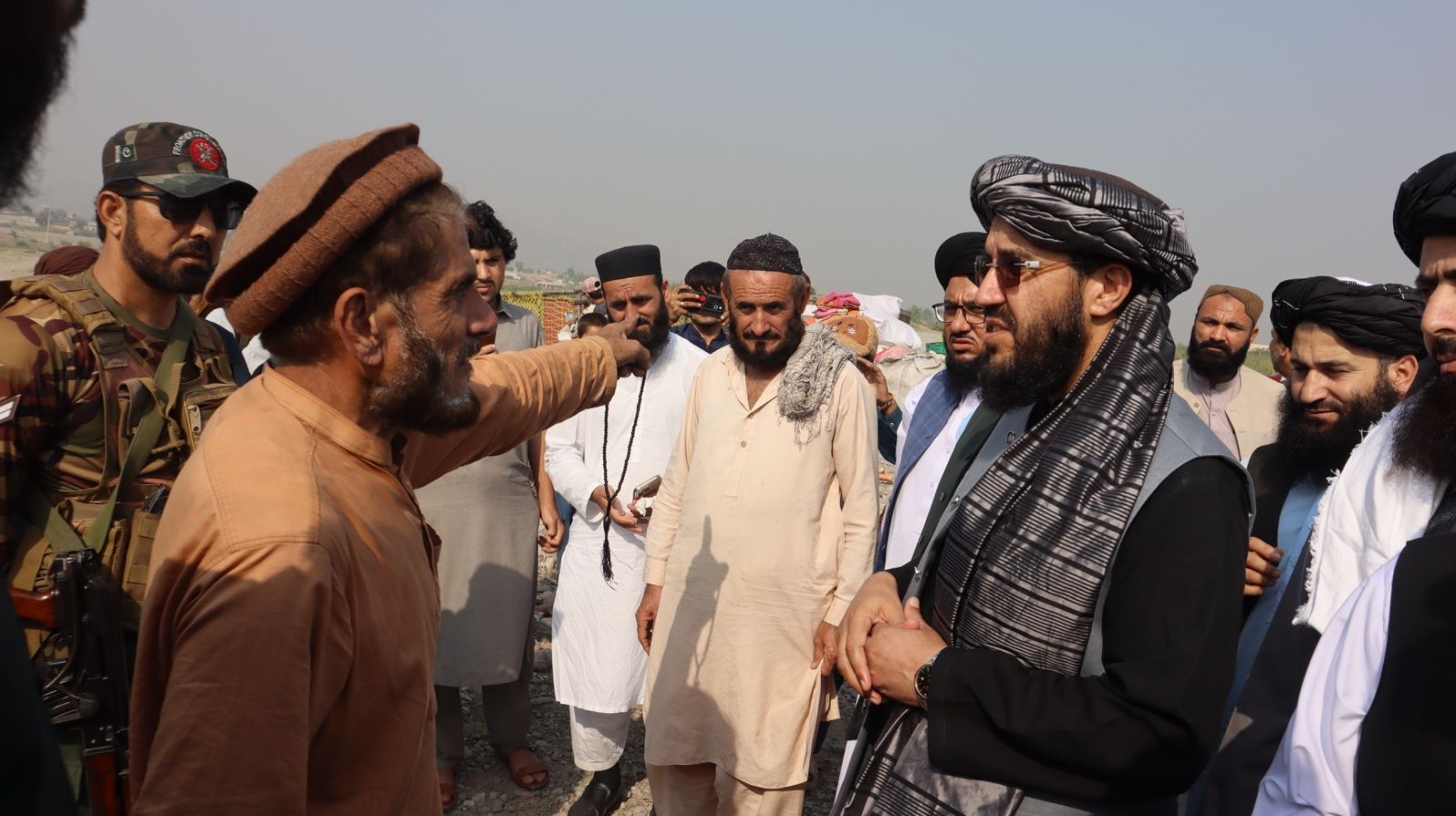 سردار احمد شکیب: د تورخم لارې تر خلاصېدو وروسته لا هم ګڼ افغان کډوال د تګ په تمه دي