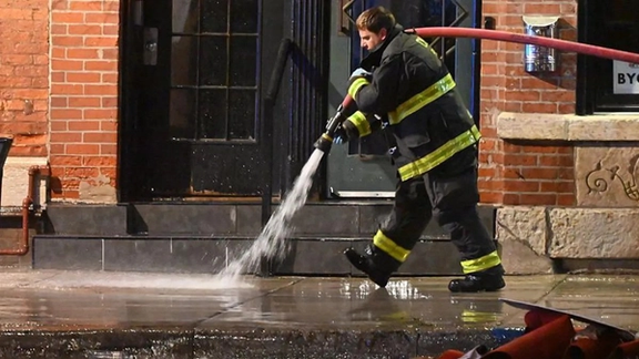 شیکاګو کې د ډزو په پېښه کې څلور کسان وژل شوي او ۱۴ نور ټپیان دي