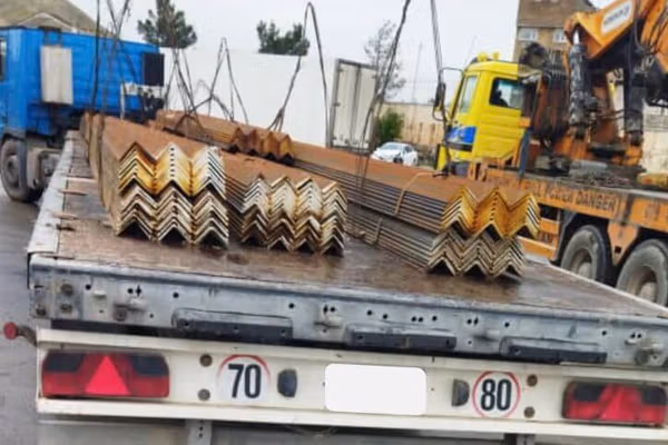 طالبان وايي ۷۰ ټنه بېکیفیته ودانیز توکي یې بېرته ایران ته ګرځولي دي