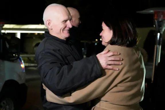 بېلاروس ۱۲۳ سیاسي بندیان خوشې کړل