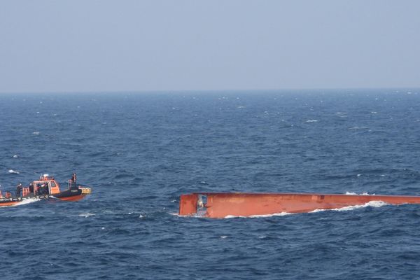 سوېلي کوریا د چین د ډوبې شوې کښتۍ د عملې د موندلو عملیات پیل کړل