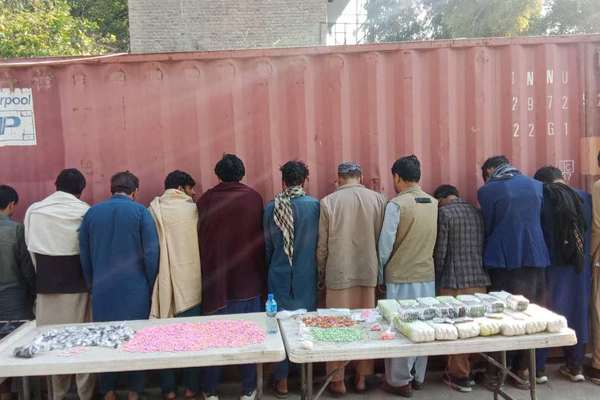 طالبانو تېره اونۍ په ننګرهار کې ۱۴ کسان له نشهيي توکو سره نیولي
