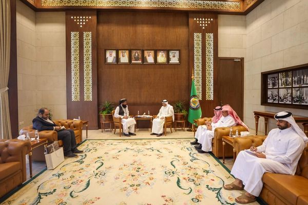 د خلیج همکارۍ شورا سرمنشي په ریاض کې د طالبانو له شارژدافیر سره وکتل