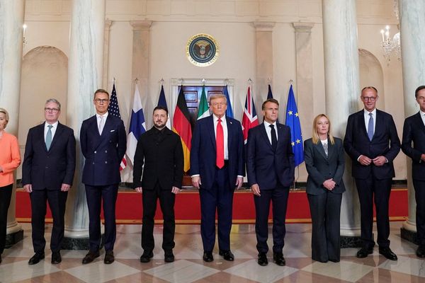 ترامب يطلق ترتيبات لقاء بوتين وزيلينسكي وماكرون يلوّح بمزيد من العقوبات على موسكو