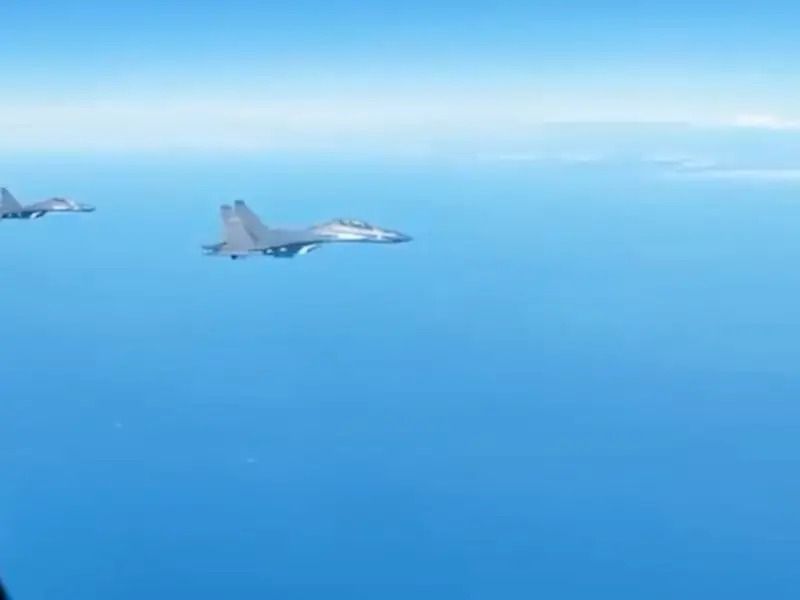 وزارت دفاع تایوان ۳۲ هواپیمای جنگی ارتش چین را در اطراف این جزیره شناسایی کرده است