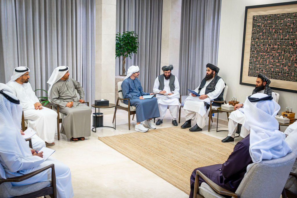 وزیر خارجه امارات متحده بدور از تشریفات رسمی با متقی دیدار کرد