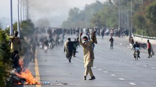 اسلام اباد کې سیاسي شخړه او عملیات