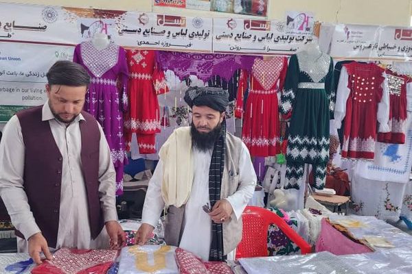 په دایکندي کې د لومړي ځل لپاره د داخلي تولیداتو نندارتون جوړ شو