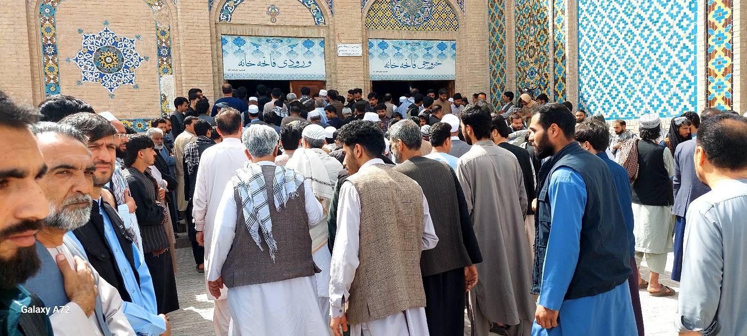 سنیها در هرات برای قربانیان شیعه مراسم فاتحهخوانی برگزار کردند