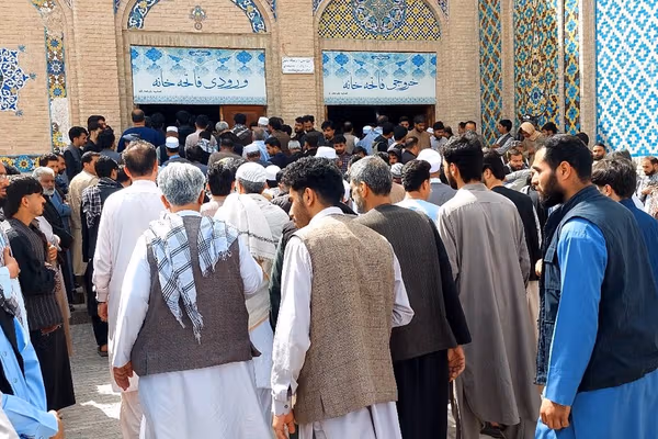 سنیها در هرات برای قربانیان شیعه مراسم فاتحهخوانی برگزار کردند