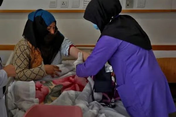 اليونيسف: أفغانستان مهددة بفقدان 25 ألف معلمة وكادر طبي نسائي بحلول 2030