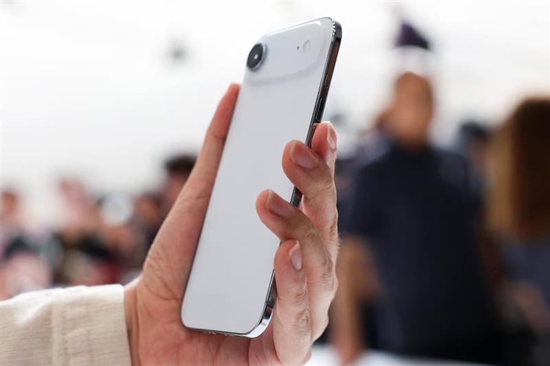 نسخه جدید آیفون ایر  