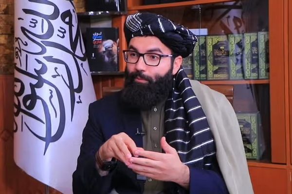 واکنش کاربران به اظهارات حقانی: گفتار و رفتار طالبان همخوانی ندارند