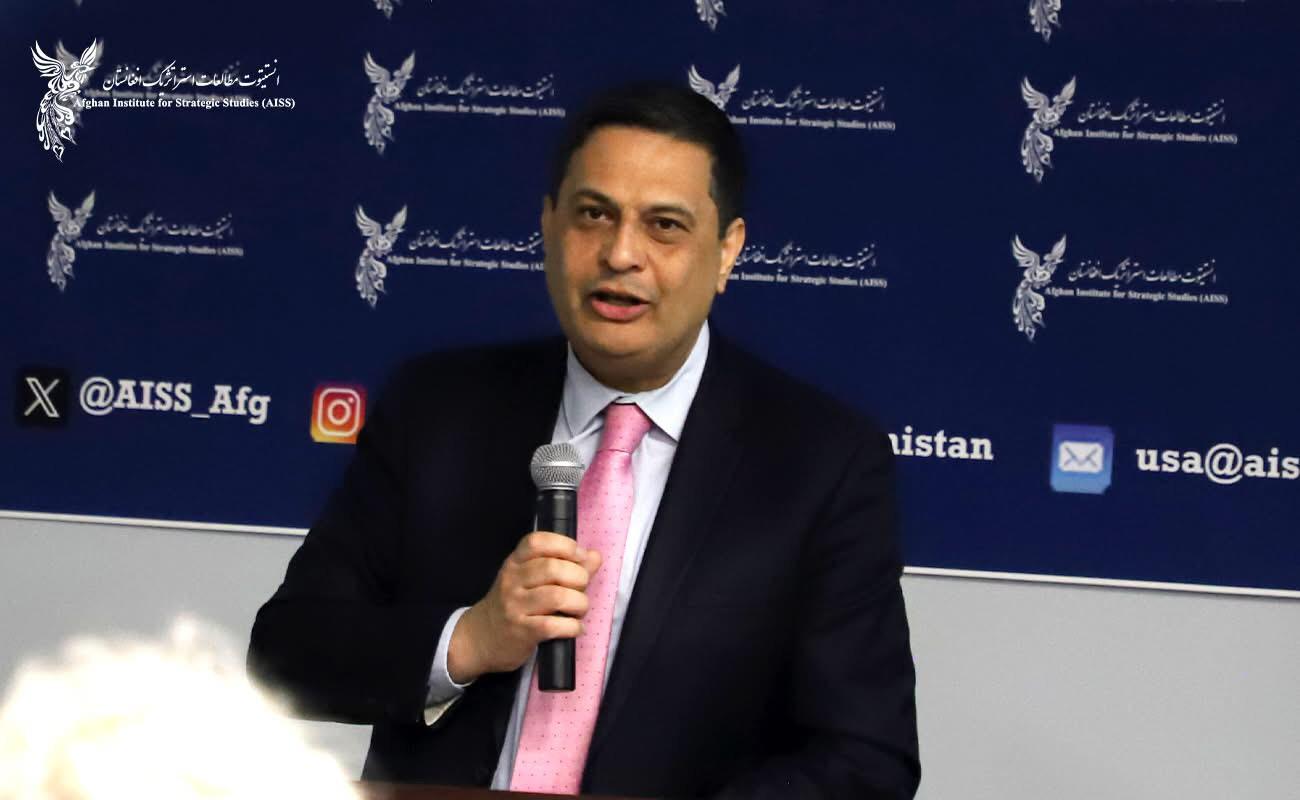 پژوهشگر افغان که خامنه‌ای را ابومسلم خوانده بود، حسابش را قفل کرد