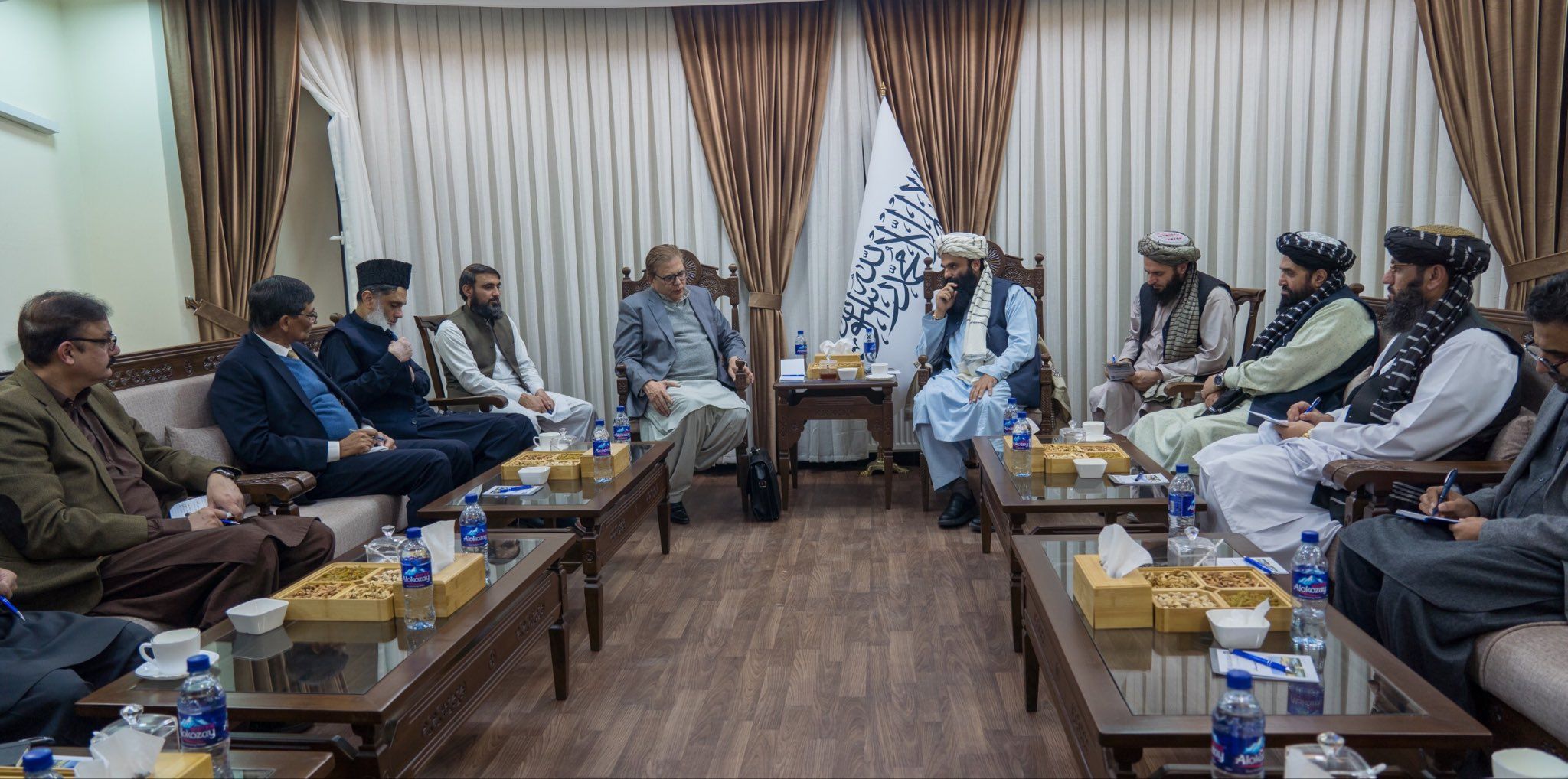 نماینده ویژه پاکستان و وزیر داخله طالبان درباره بهبود روابط و حل مشکلات گفت‌وگو کردند