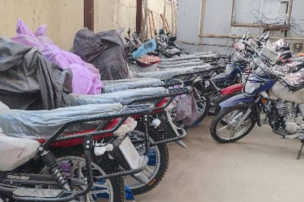 طالبانو په فاریاب کې پر خپلو امنیتي ځواکونو ۱۰۰ موټر سایکلونه ووېشل