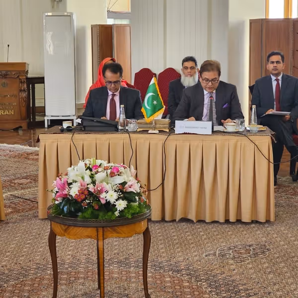 نماینده پاکستان در نشست تهران با انتقاد از طالبان گفت افغانها شایسته بهتر از این هستند