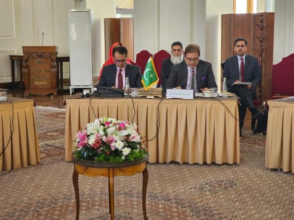 نماینده پاکستان در نشست تهران با انتقاد از طالبان گفت افغانها شایسته بهتر از این هستند