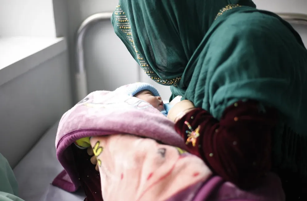 مادران در حاکمیت طالبان در چه شرایطی زندگی می‌کنند؟