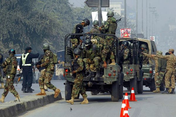 طالبانو سره تر ښکاره جګړې وروسته؛ پاکستان کې د ملکي مرګ ژوبلې کچه ۷۰ سلنه راټیټه شوې