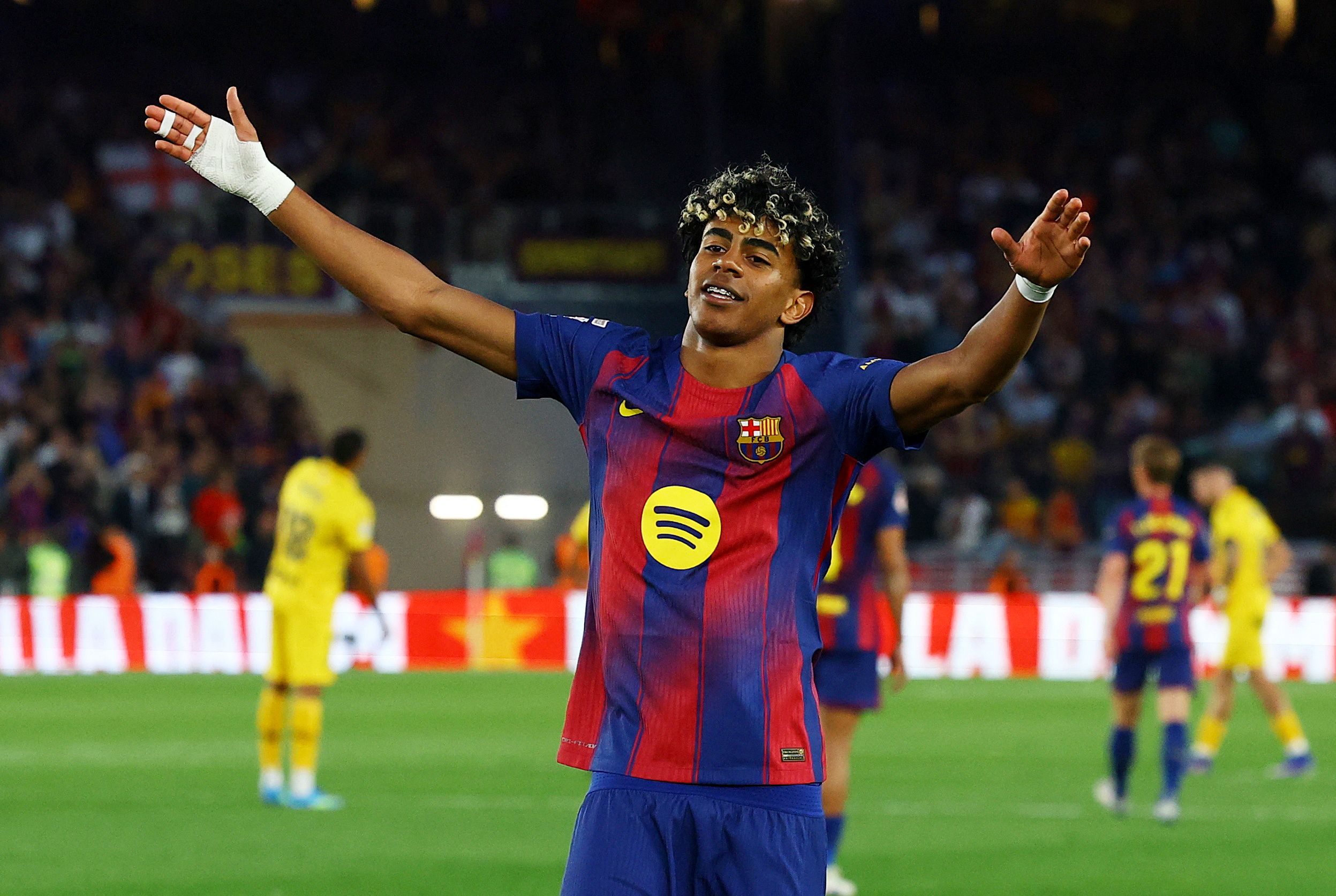 بارسلونا با پیروزی پرگل در دربی کاتالونیا، فاصله‌اش را با رئال مادرید افزایش داد