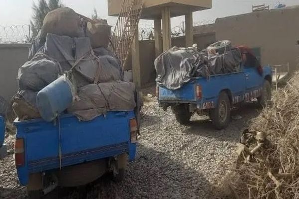 طالبانو تېره اونۍ هلمند کې د قاچاق په تور ۸۱کسان له ۴۰موټرونو سره نیولي