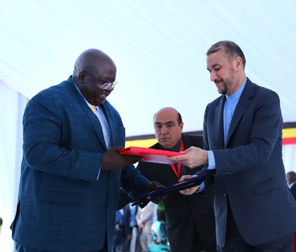 ایران و اوگاندا توافقنامه لغو ویزا امضا کردند