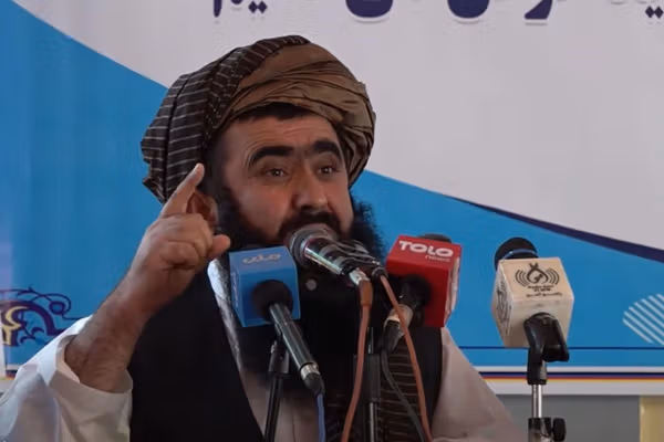 مخالفانو ته د طالبانو د هلمند والي خبرداری: که کوم مخالف پیدا شي غاښ ماتونکی ځواب به ورکړو
