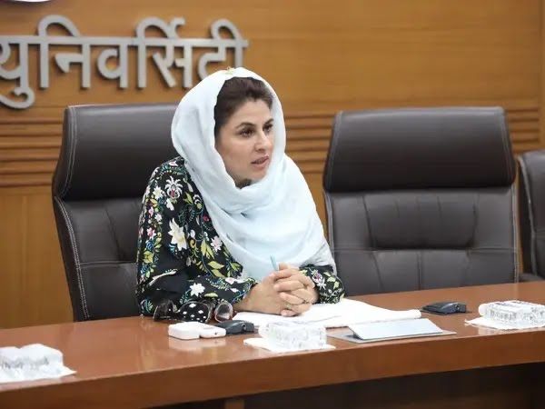 هند د افغانستان د پخوانۍ سرکونسلې د سرو زرو د قاچاق قضیه کې د ۴ زرګرانو د نیولو خبر ور کړ