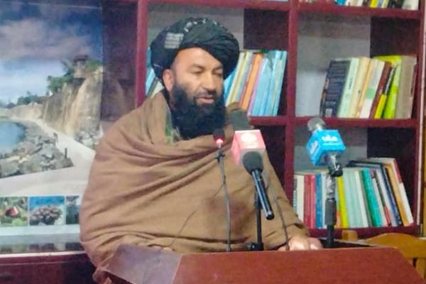د طالبانو د عدلیې وزیر د مدافع وکیلانو رییس په ازموینه کې د فساد له امله منفک کړی دی