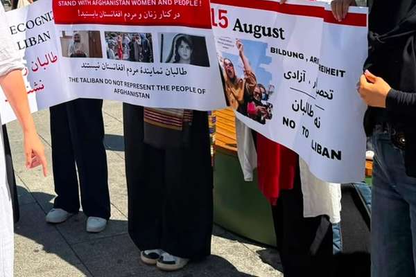 معترضان افغان در آلمان از جامعه جهانی خواستند برخورد با طالبان را قاطعتر کند