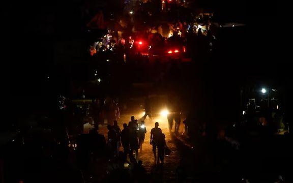 ساکنان خانیونس در پی دستور اسرائيل برای تخلیه این شهر، پا به فرار گذاشتند