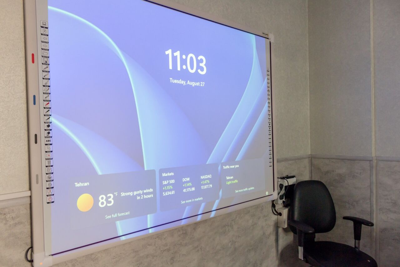 یک شرکت ایرانی از صادرات تخته‌های سفید هوشمند به افغانستان خبر داد