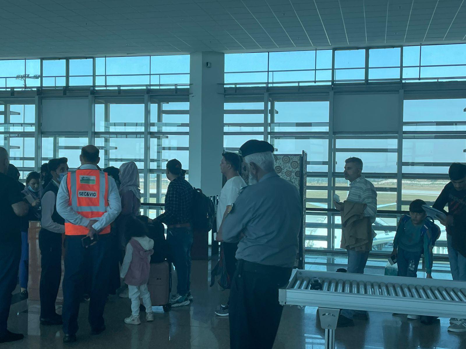 انتقاد از پاکستان به‌خاطر گرفتن ۸۳۰ دالر از پناهجویان افغان که به غرب می‌روند