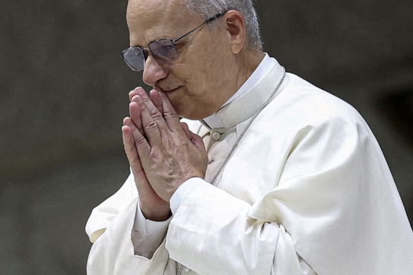 الزعيم الكاثوليكي يدعو إلى وقف دائم لإطلاق النار في غزة