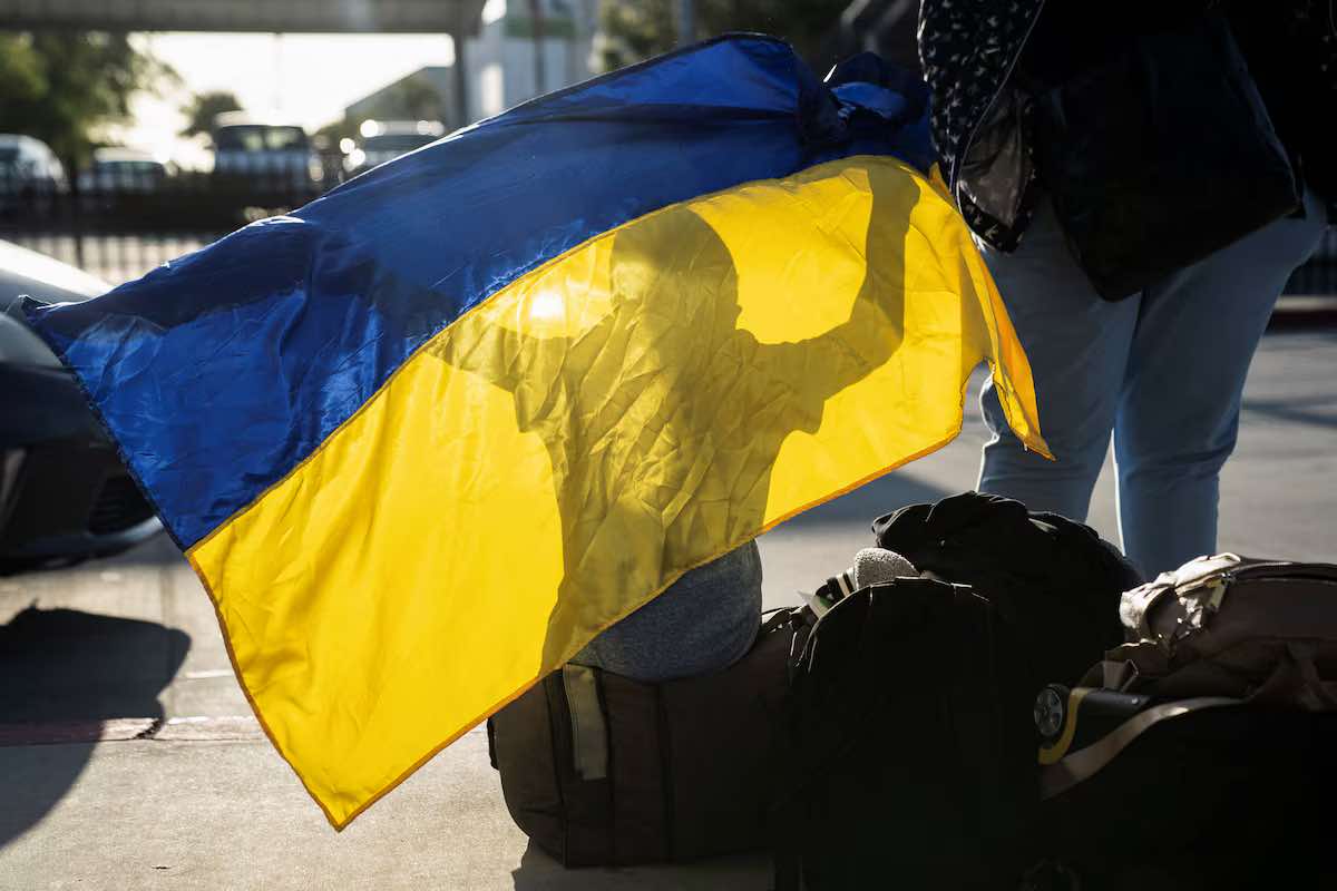 ټرمپ د ۲۴۰زره اوکراینیانو د لنډمهالې استوګنې سندونه لغو کوي