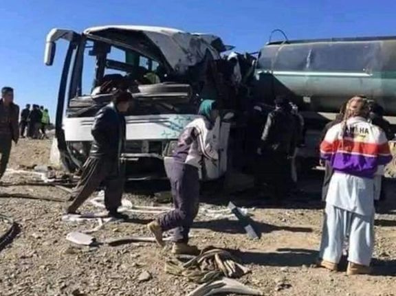 د کابل ـ کندهار په لویه لاره د يوې ټرافیکي پېښې له امله ۳۸ تنه مړه او ژوبل شوي دي