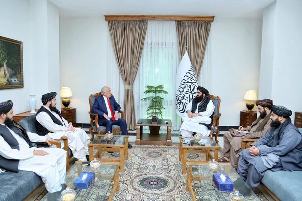 طالبان از دیدار «غیررسمی» متقی با خلیلزاد خبر داد