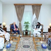 طالبان از دیدار «غیررسمی» متقی با خلیلزاد خبر داد