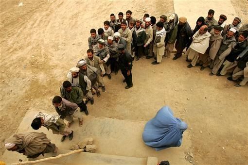 خبرگزاری فرانسه: با قوانین طالبانی، زنان مطلقه با خطر برگشت به شوهران آزارگر سابق مواجهند