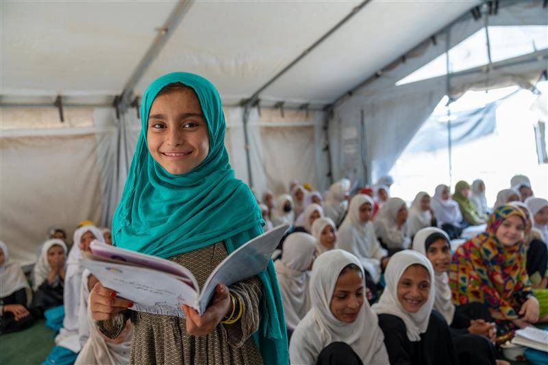 یونېسف: په افغانستان کې د ۲۰۲۱کال راهیسې ۲.۲ مېلیونه نجونې له زده‌کړو بې‌برخې شوې دي