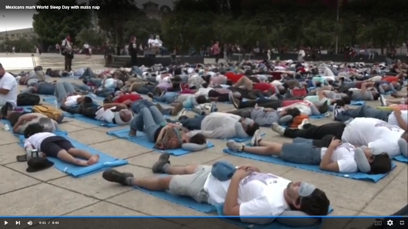 در روز جهانی خواب، صدها نفر در مکسیکو در برنامه 'خواب دسته‌جمعی' شرکت کردند