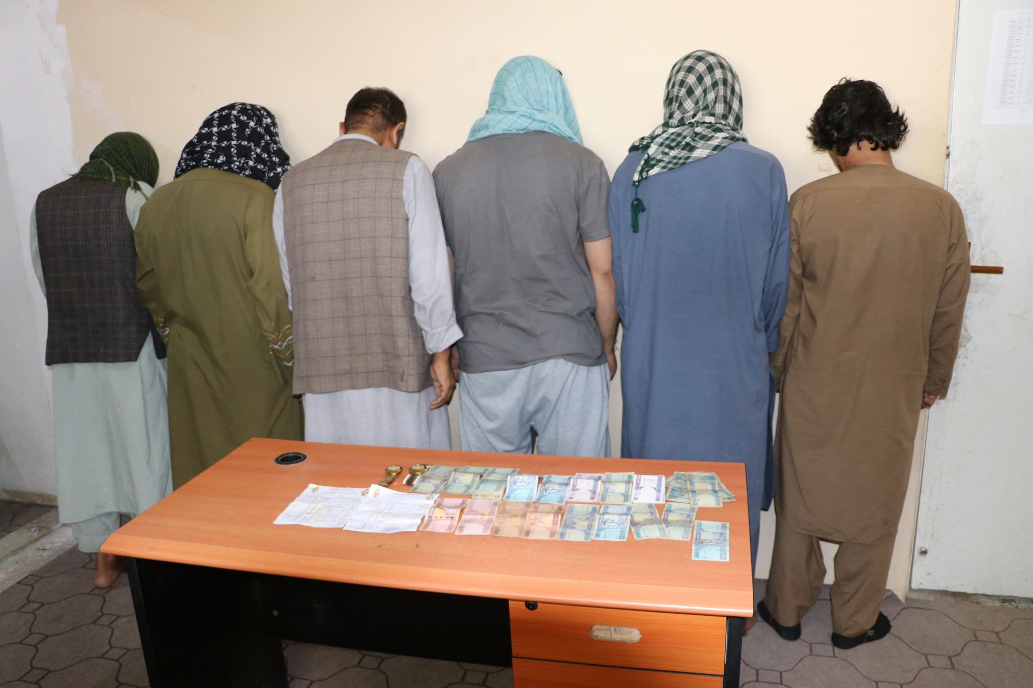 طالبانو په بلخ کې د ۶ تنو جعلکارانو د نیولو خبر ور کړی 