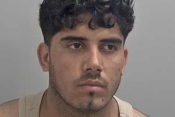 په برېتانیا کې یو افغان پر یوې ۱۲ کلنې نجلۍ د جنسي تیري په جرم په ۱۵ کاله بند محکوم شو