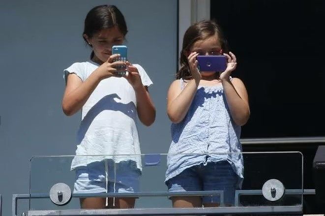 پژوهش: استفاده از مبایل کودکان را در معرض افسردگی و چاقی قرار می‌دهد 