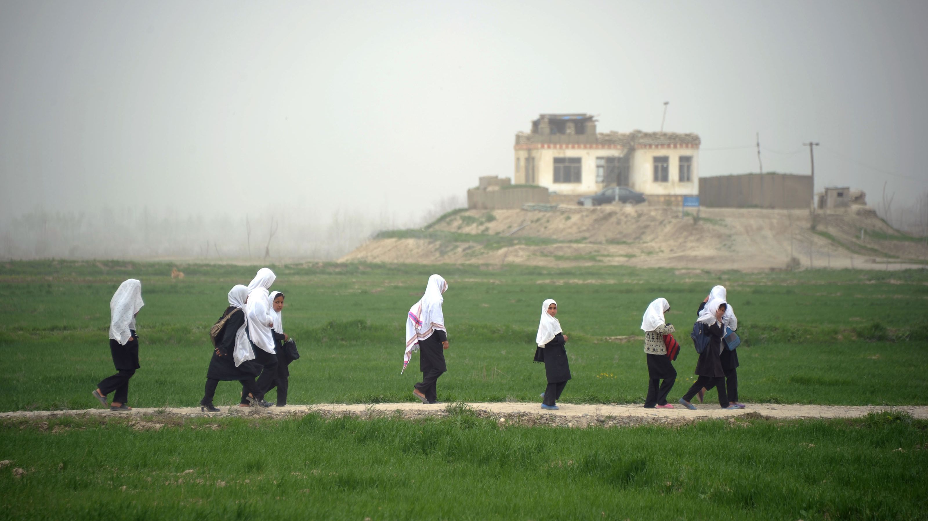 شورای علمای شیعه افغانستان: بسته ماندن مکاتب "موجب ناامیدی دختران کوشا و نجیب کشور می‌شود"