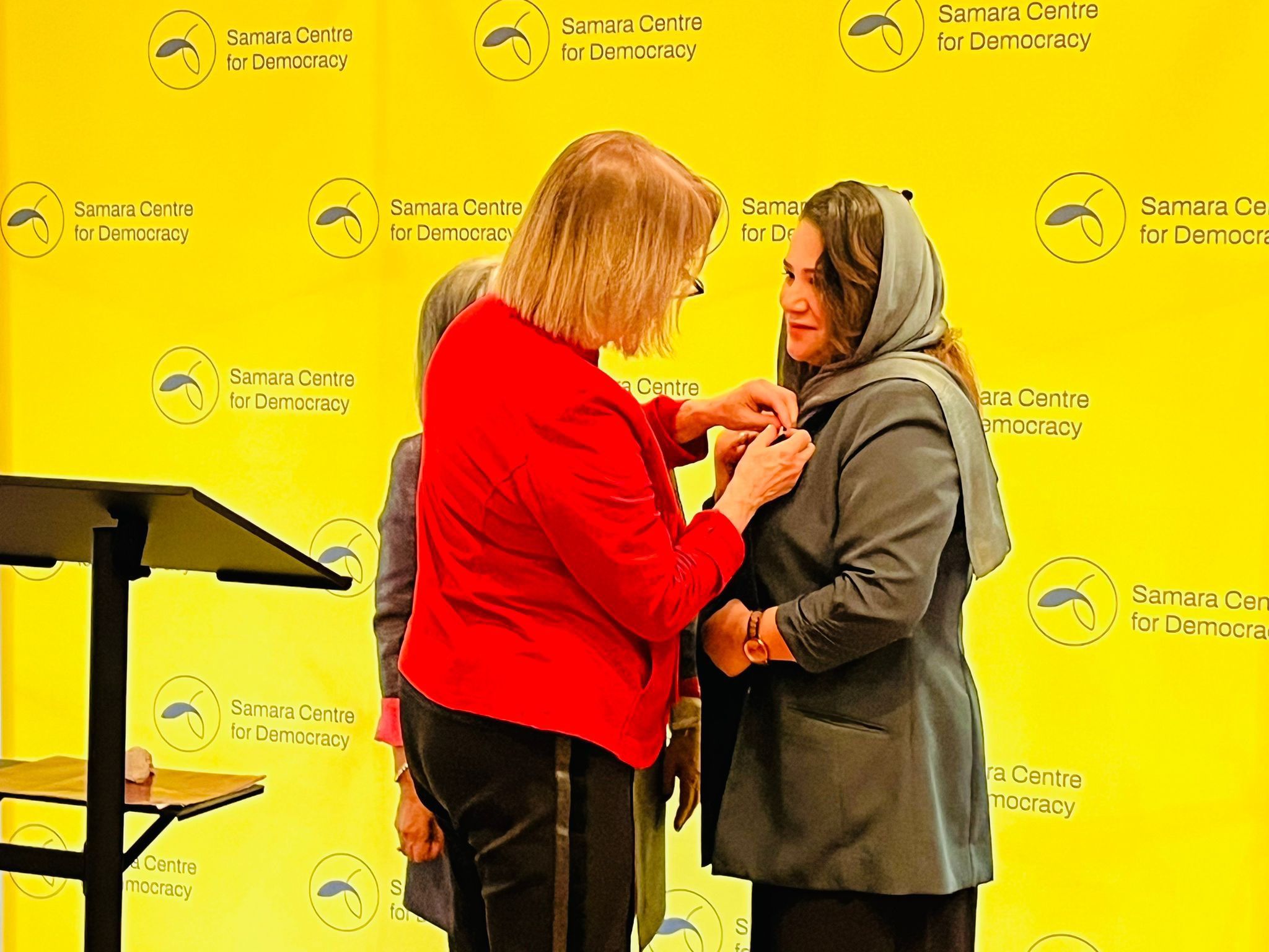 نرگس نهان، فعال حقوق زنان مدال &#x27;تاج‌گذاری پادشاه چارلز سوم&#x27; را از دولت کانادا دریافت کرد