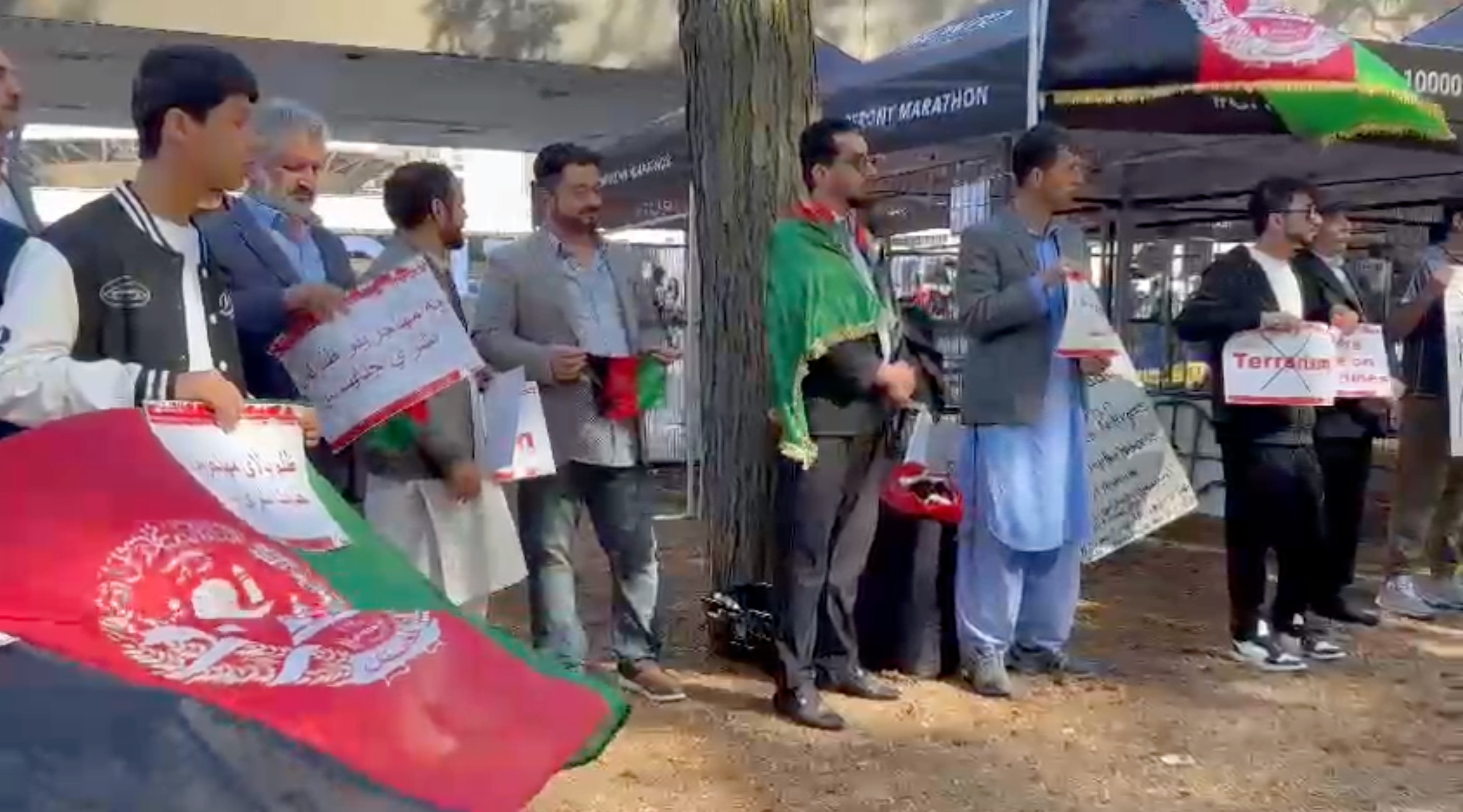 په ټورنټو کې د افغانانو له خوا پر کډوالو د ایراني ځواکونو د برید خلاف لاریون وشو