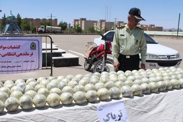 روزنامه اعتماد: کاهش قاچاق تریاک افغانستان، صنعت داروسازی ایران را با چالش مواجه کرده‌ است