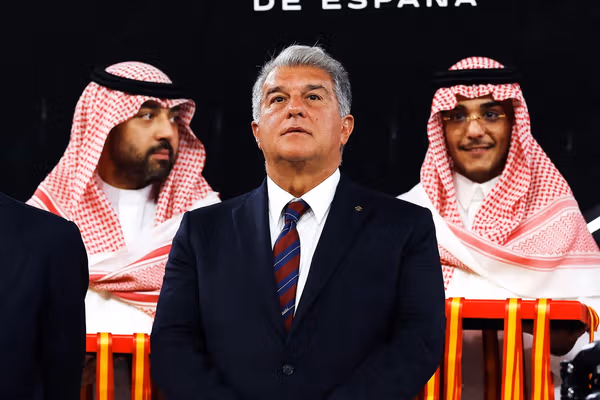 خوان لاپورتا، رئیس و شماری از اعضای هیأتمدیره باشگاه بارسلونا استعفا دادند